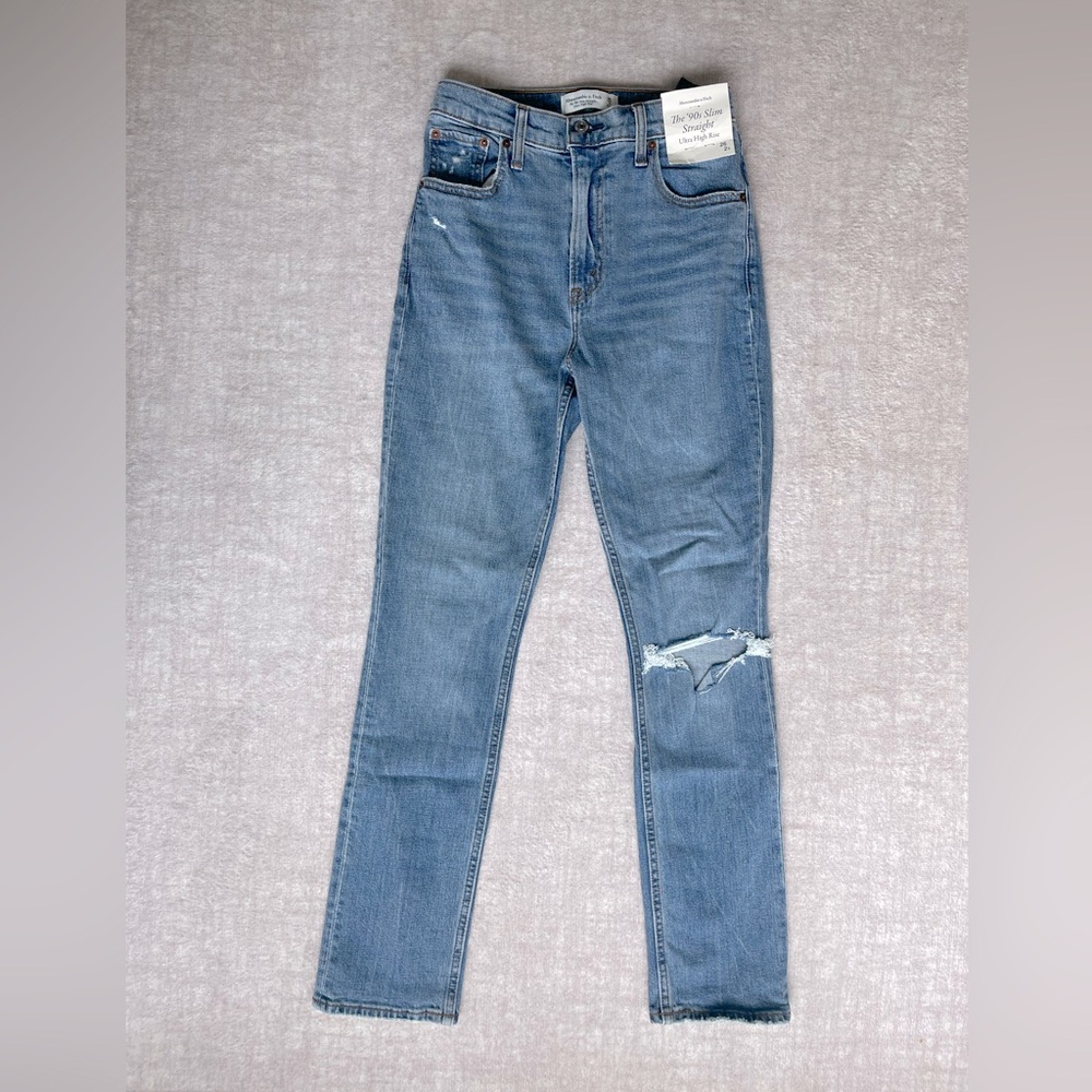 NWT Abercrombie The 90's Slim Straight Ultra High Rise